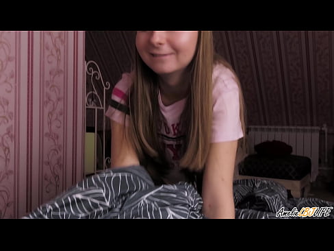 ❤️ Blondie BFF-ya xwe bi kûr dimije û di devê xwe de diqelişe Kalîteya seksê li ku.xxxdl.ru ❌